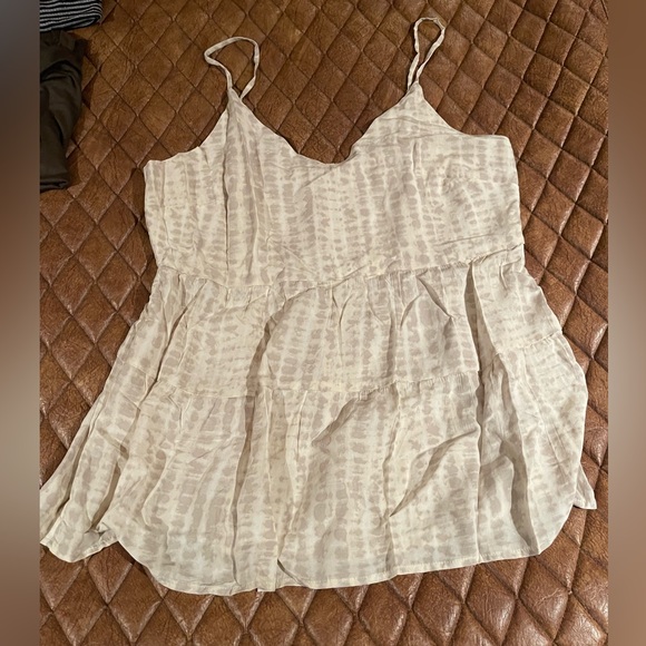 Tank tops - Picture 2 of 10